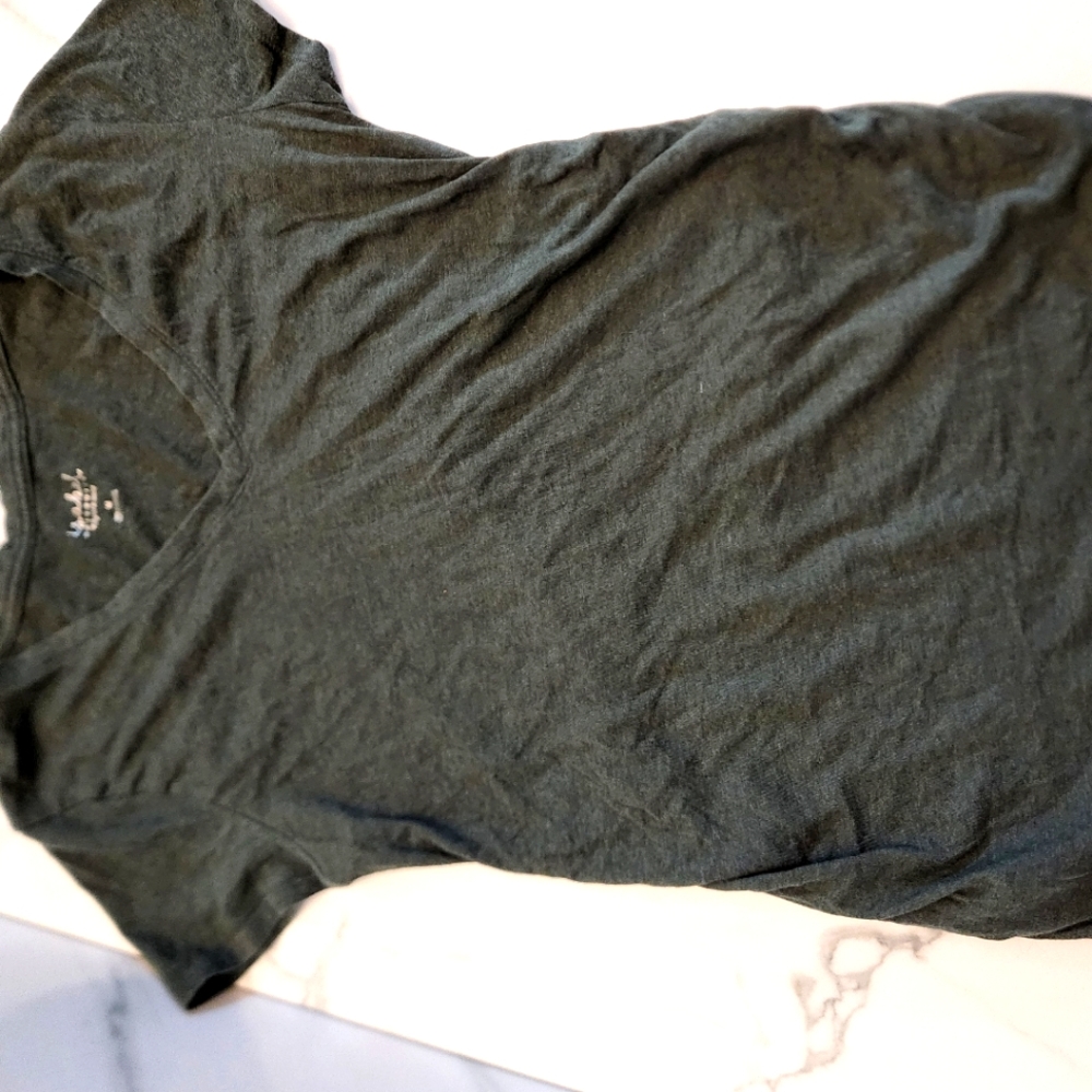Green maternity t-shirt